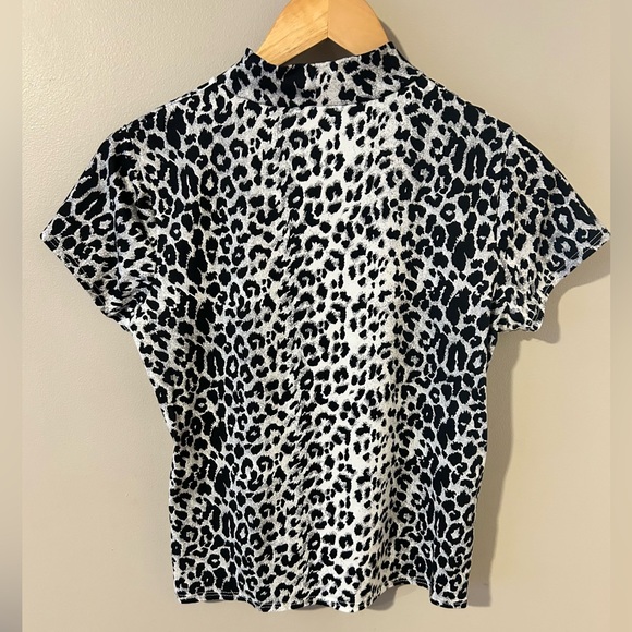 NWOT Black and white Leopard print mock neck cropped tee - Picture 2 of 3